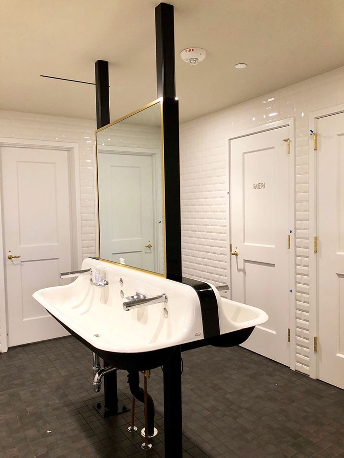 restaurant-la-belle-helene-restroom