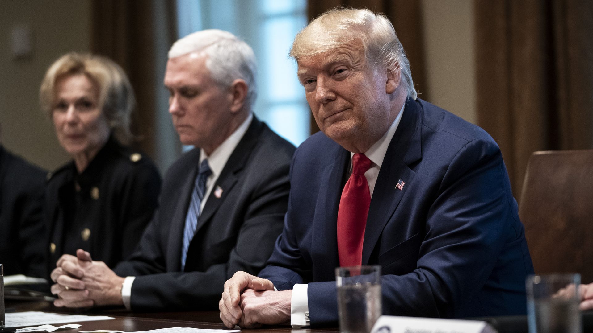 President Donald Trump (R) leads a meeting with the White House Coronavirus Task Force