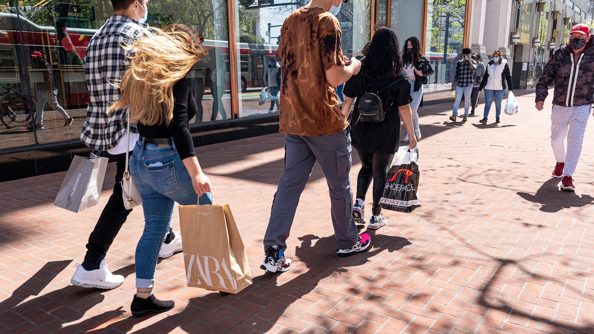 picture of people with shopping bags