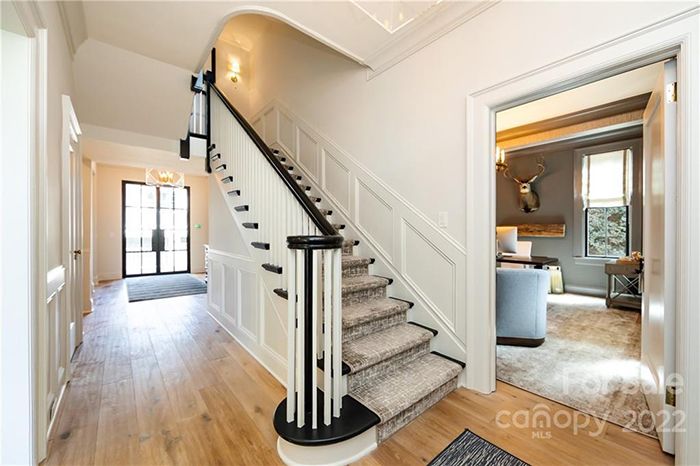 2209 Sherwood Ave. stairs