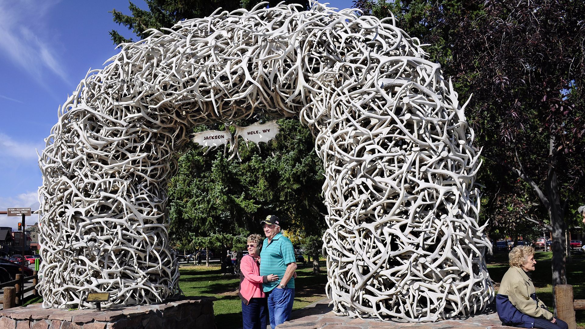Tourists pose for a photograph in front of one of four elk antler arches in Jackson, Wyoming. Photo: Robert Alexander/Getty Images