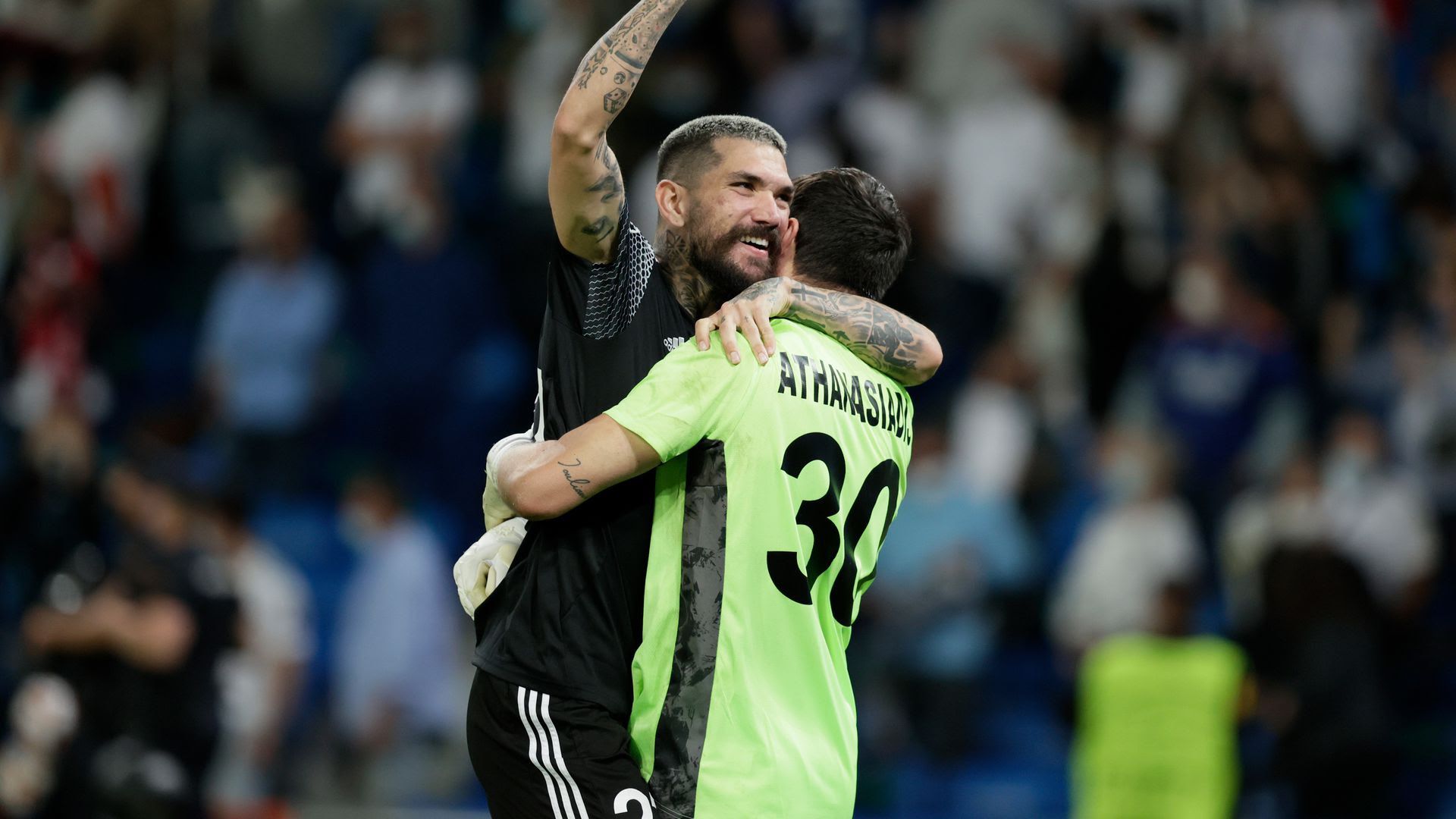 Image of Sheriff Tiraspol players hugging.