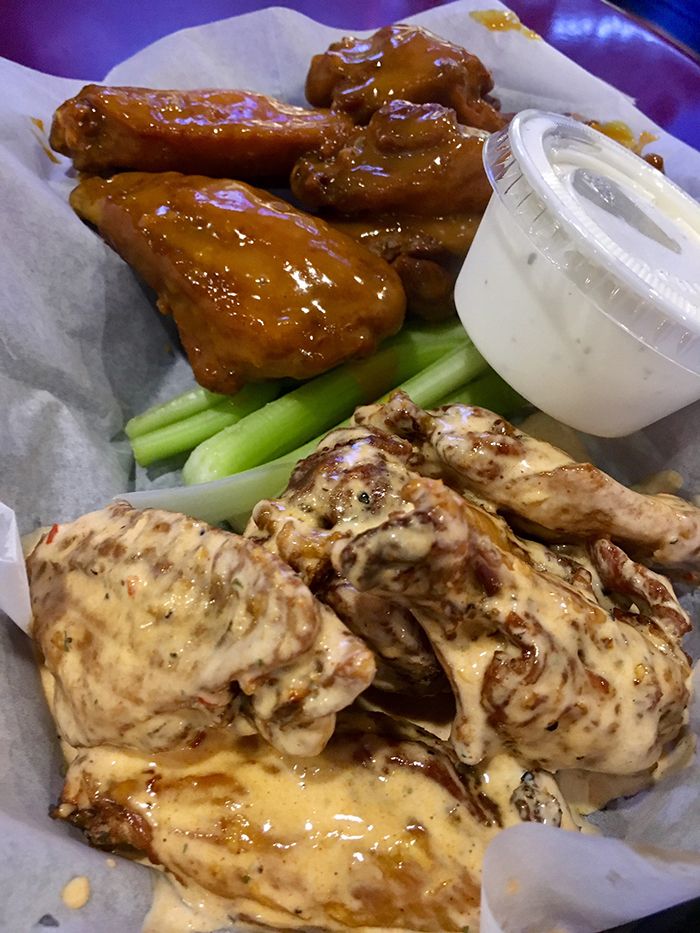 wings-and-sauces-and-dd-peckers