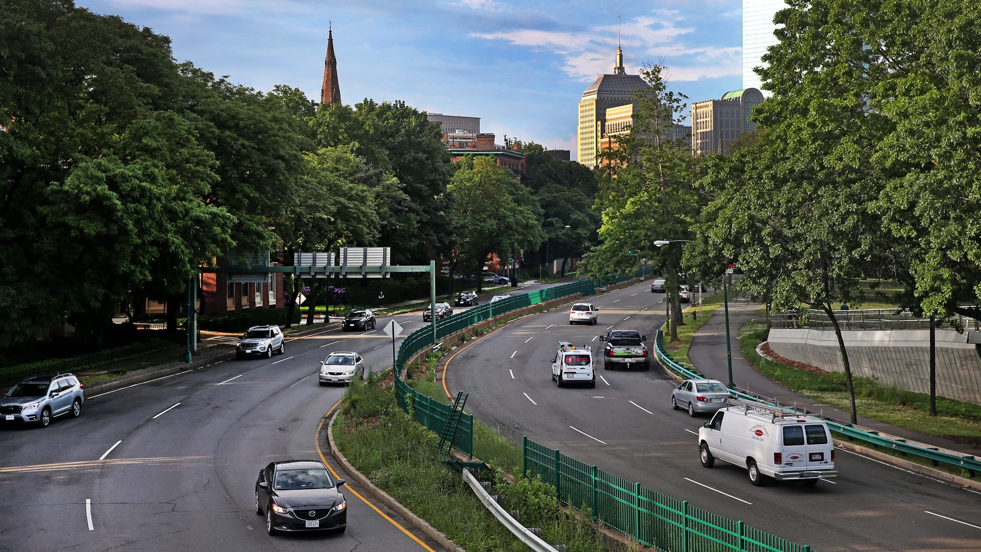 Light traffic leading into Boston