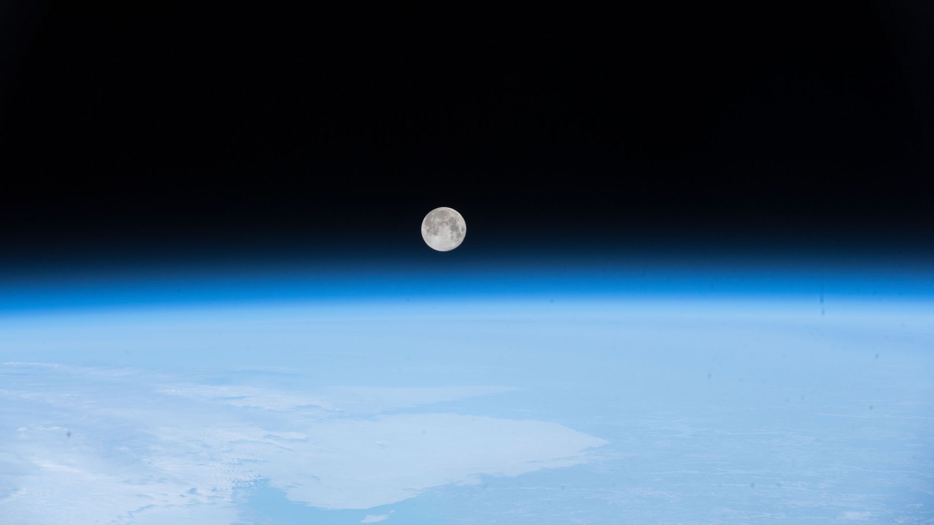 Image of the moon as seen from space 