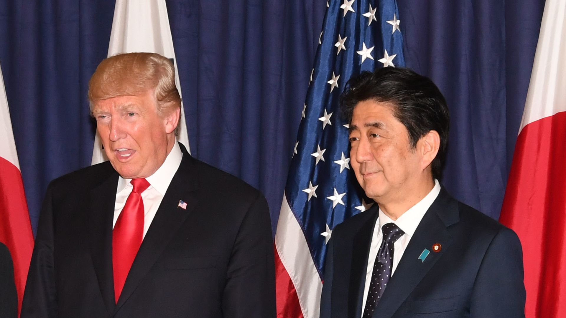 Trump stands next to Abe at the G20 Summit in Hamburg
