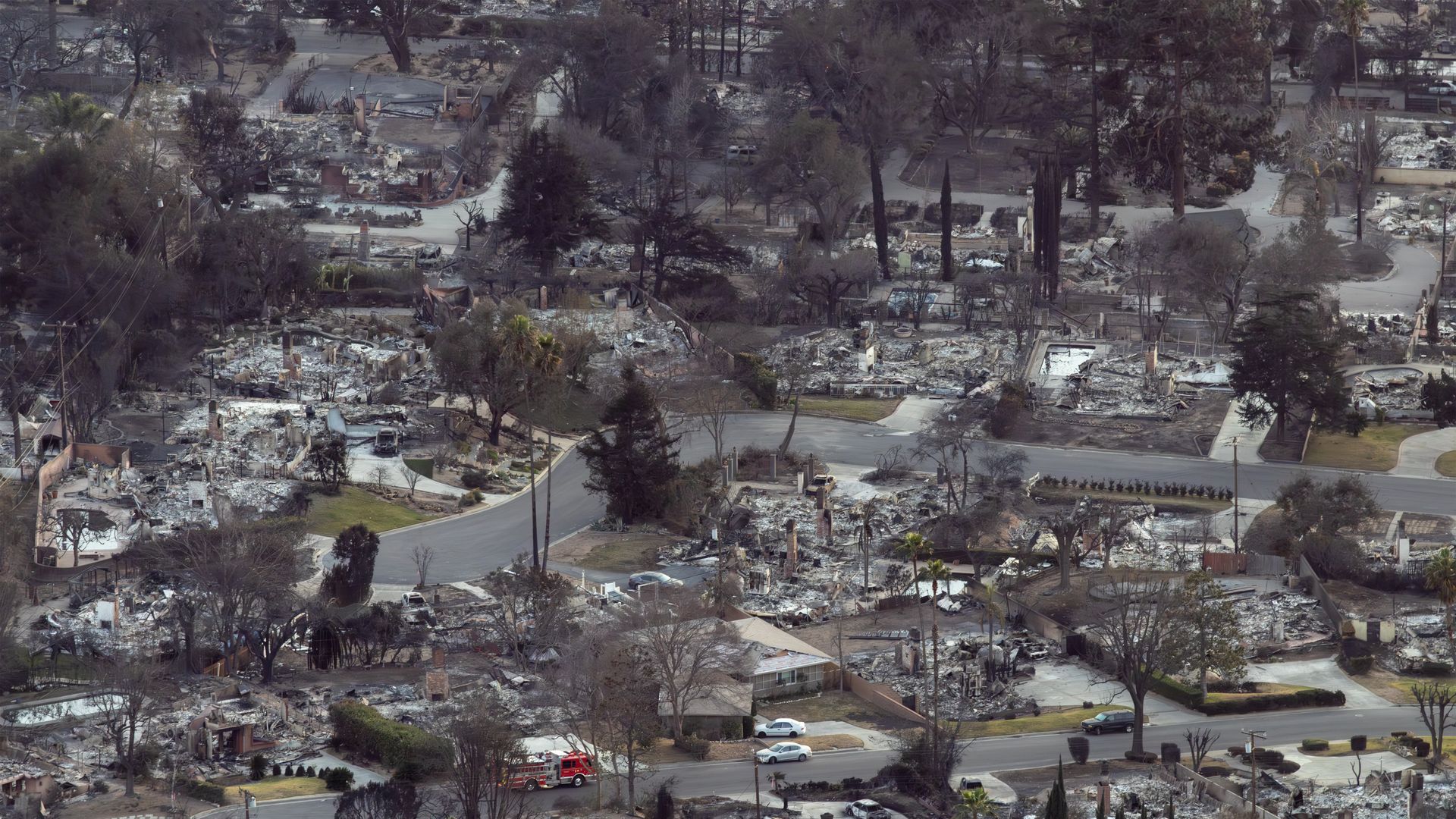  A general view of destroyed houses in a neighborhood that was destroyed by the Eaton Fire which remains without electricity or water on January 12, 2025 in Altadena, California. 