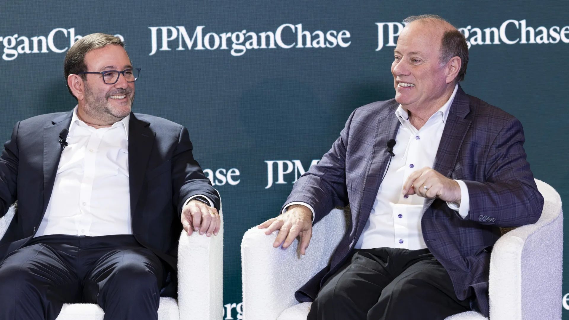 JPMorgan Chase vice chairman Peter Scher (left) and Detroit Mayor Mike Duggan at an Axios event in D.C. Photo: Kristoffer Triplaar on behalf of Axios