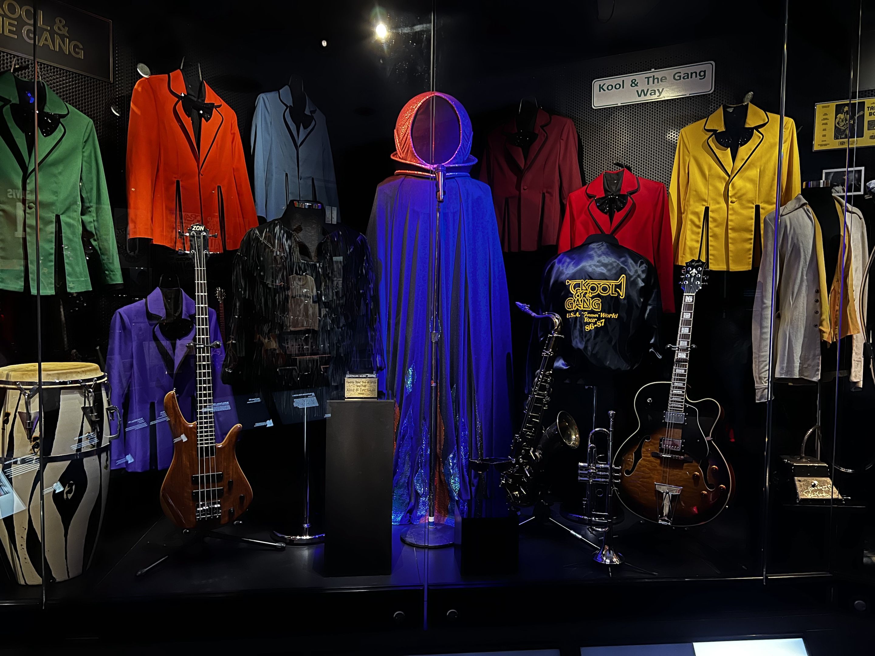 Outfits of Kool & The Gang.