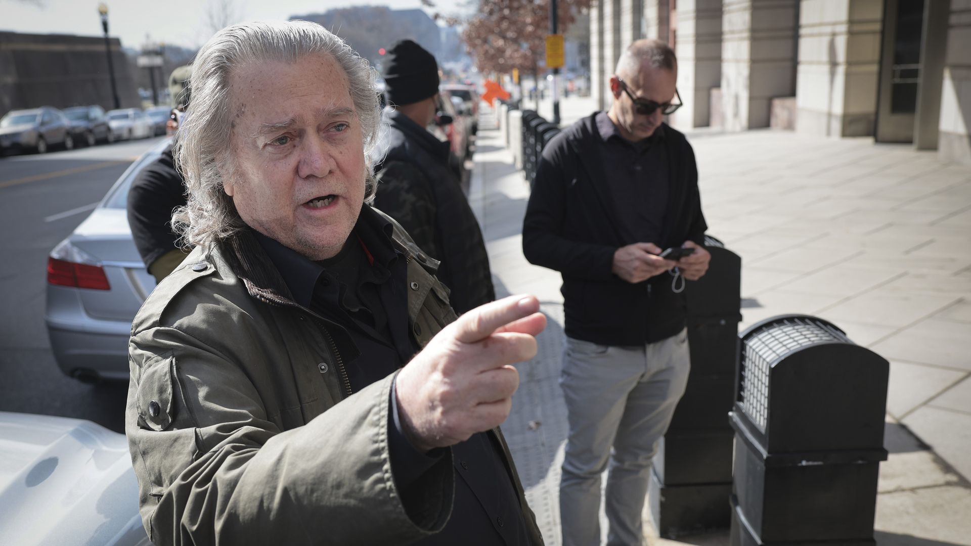 Steve Bannon.