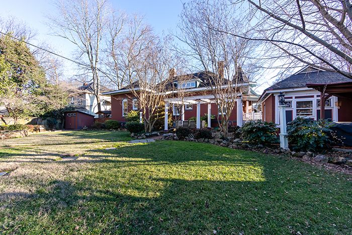 801 Sunnyside Ave backyard