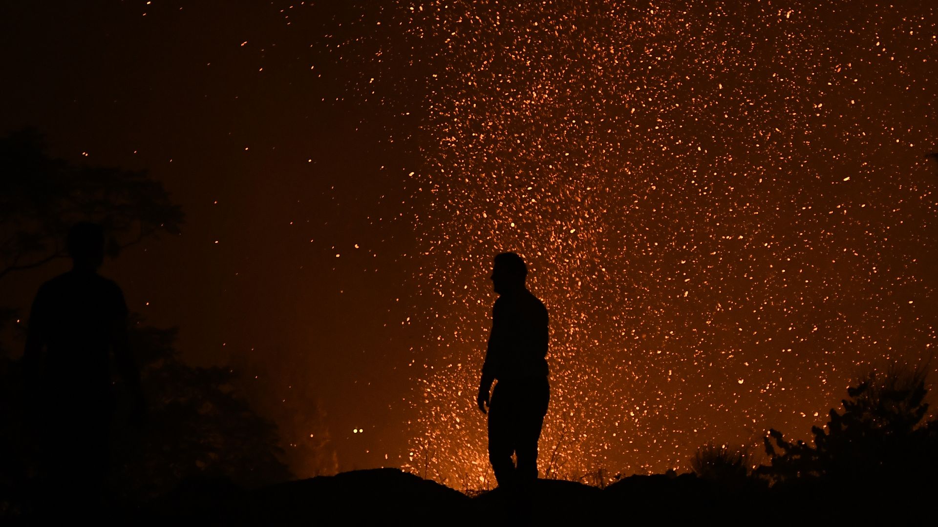 Picture of human silhouette in front of a fire