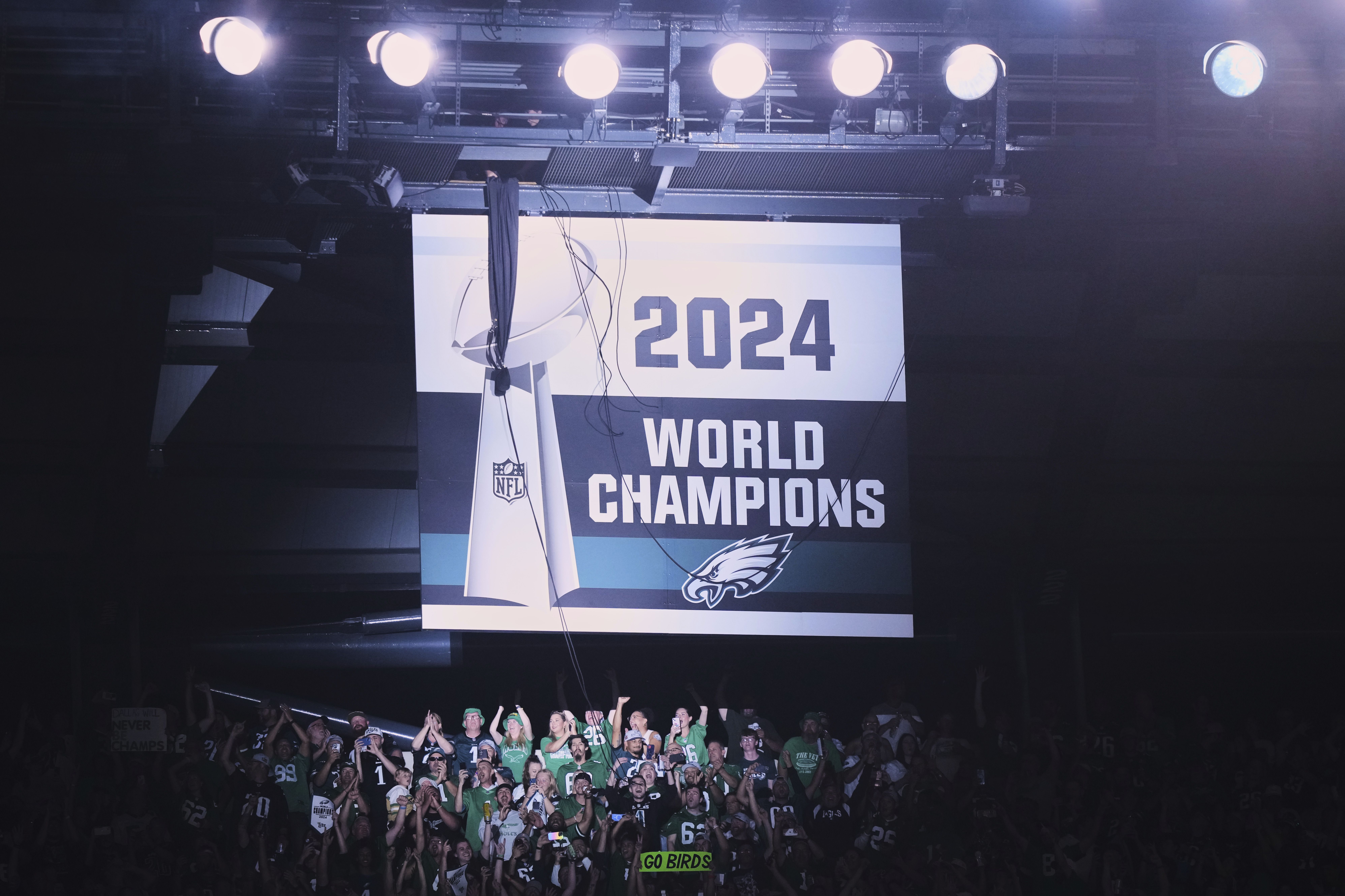 The Eagles unveiled their 2024 championship banner before the game.