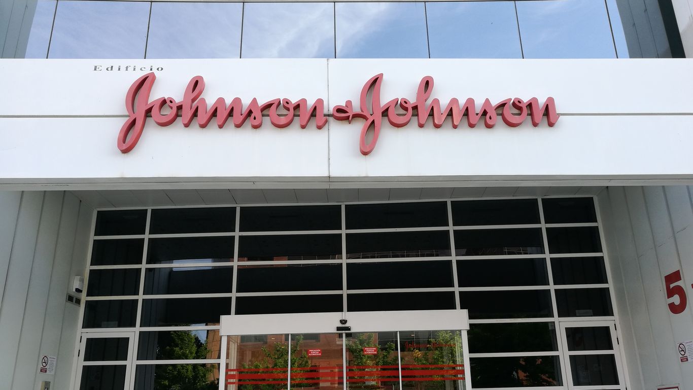 Johnson johnson. J&J («Джонсон & Джонсон»). Johnson Johnson Company. Джонсон и Джонсон Новосибирск. Johnson and Johnson персонал.