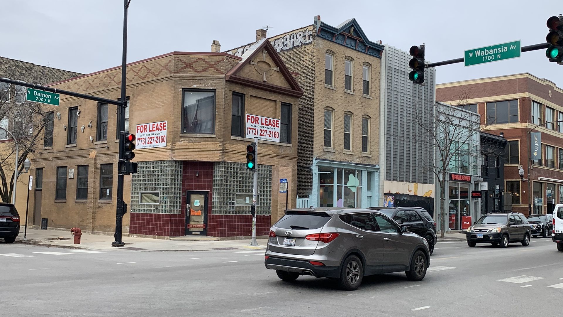 Photo of traffic driving by an empty building 