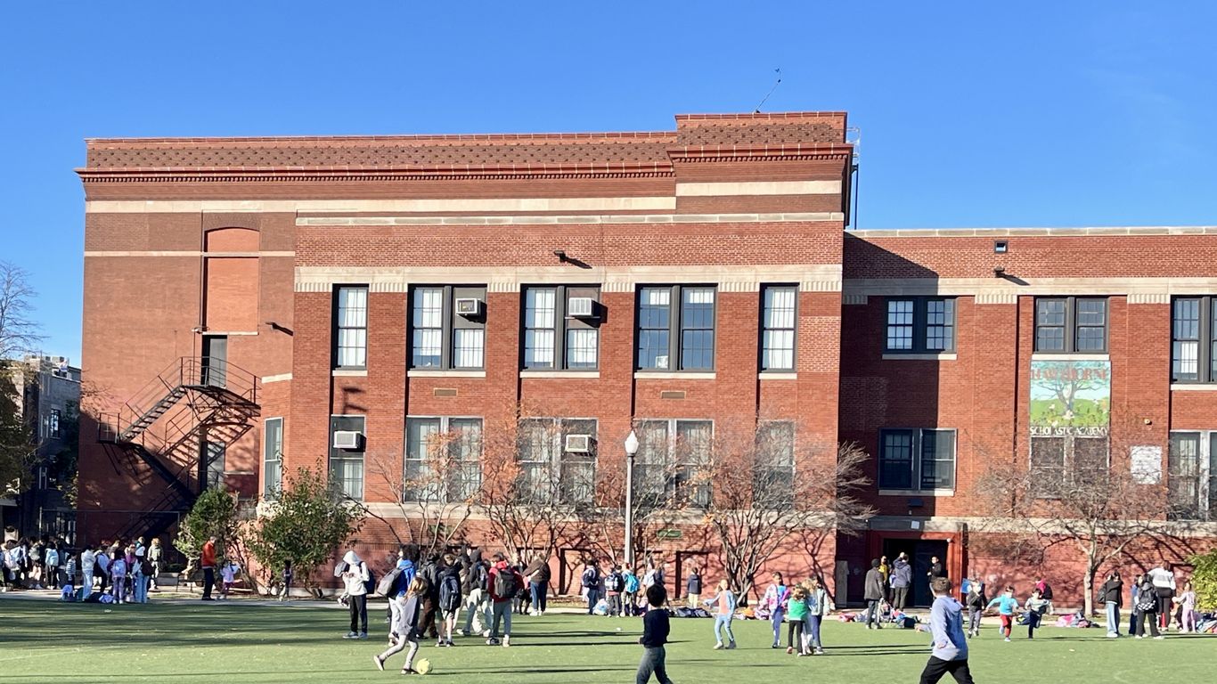 Chicago school board passes amended CPS budget
