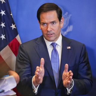 Scoop: U.S. intel memo warns of "advanced" Iranian plots to kill officials abroad