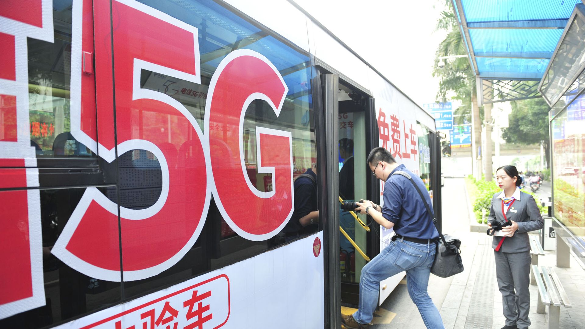 Man boards 5G equipped bus in Nanning, China