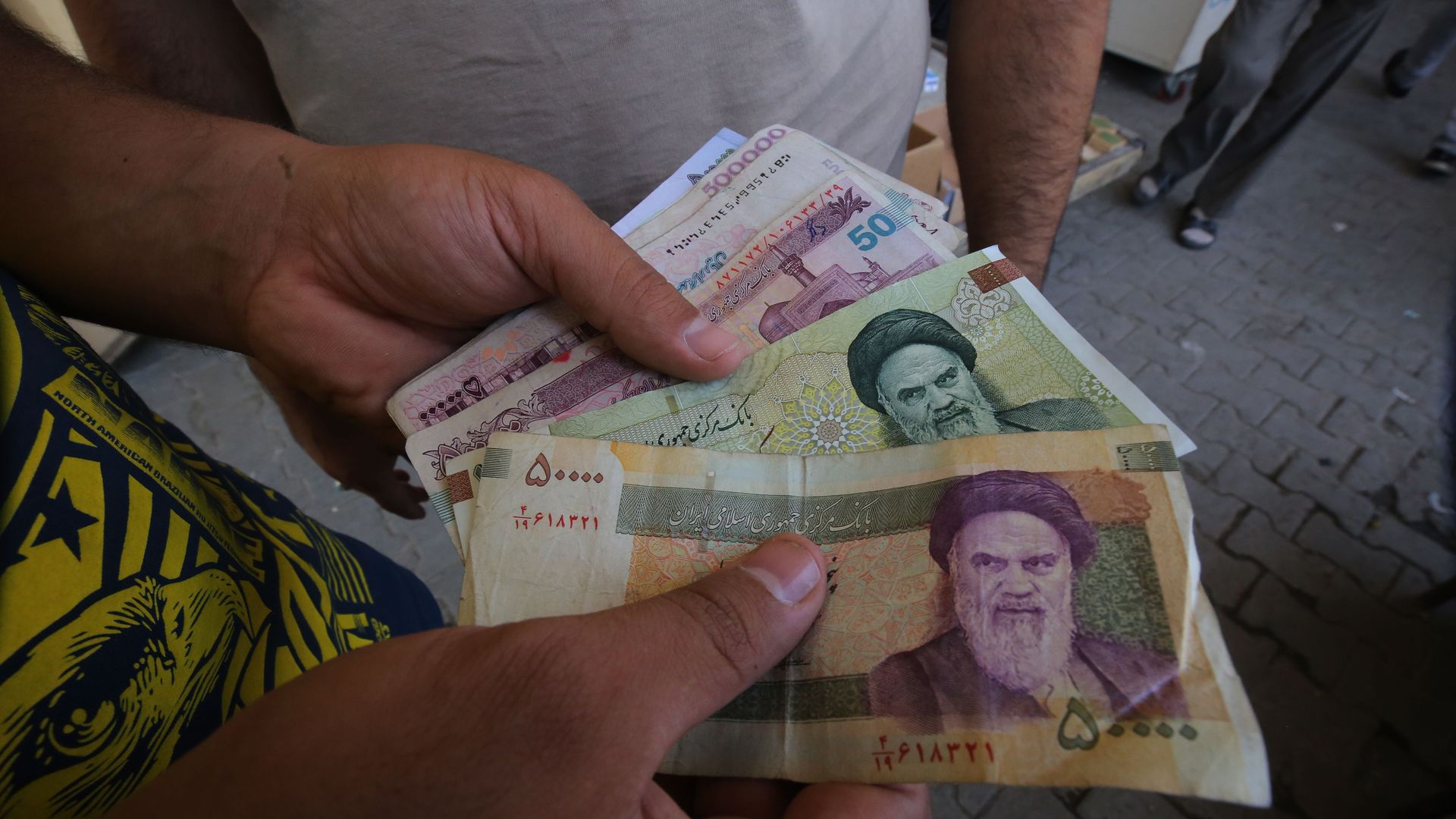 Iraqi man holding Iranian rials