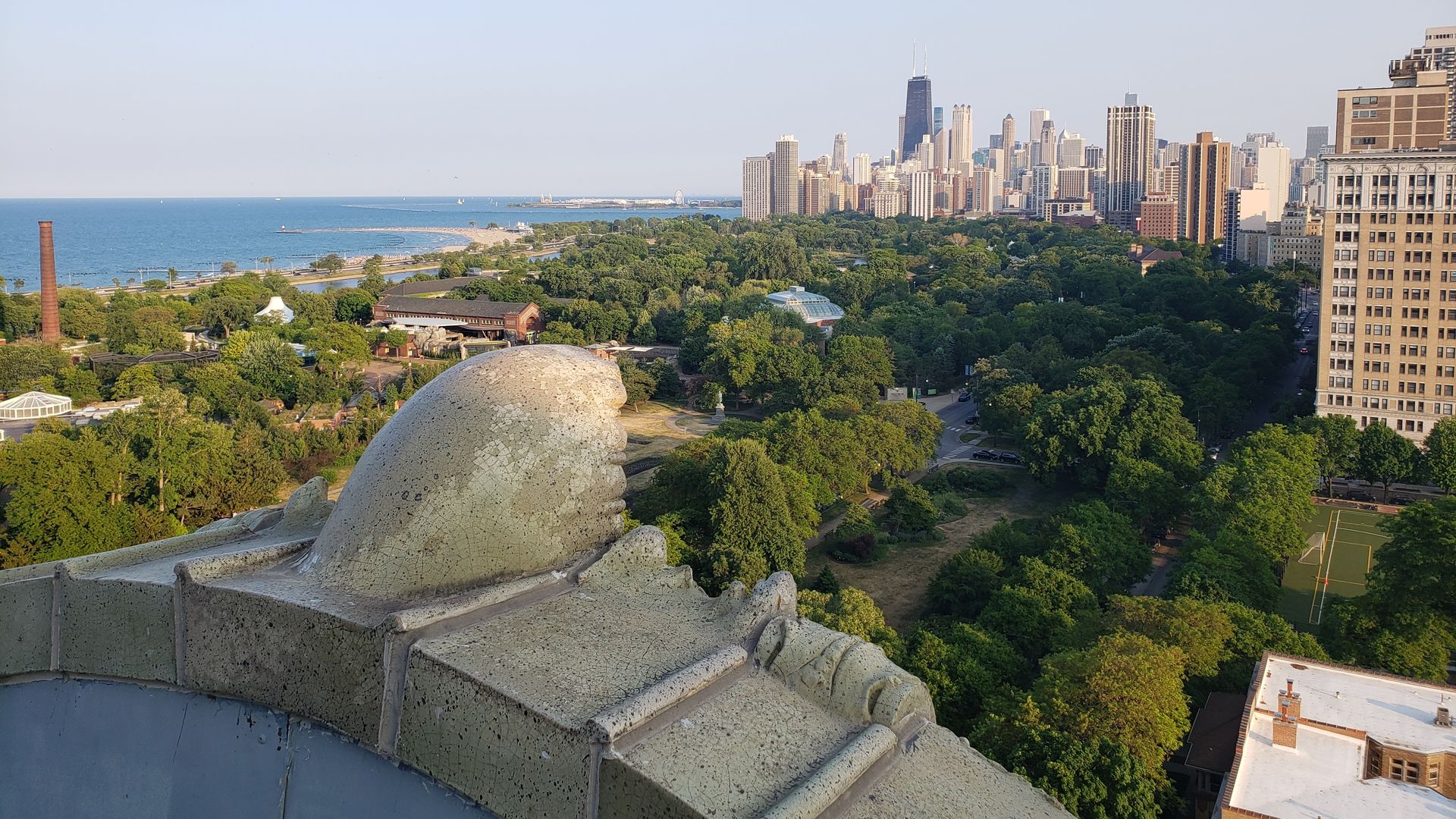A view of the Chicago skyline on a sunny day from the roof of the Belden-Stratford.