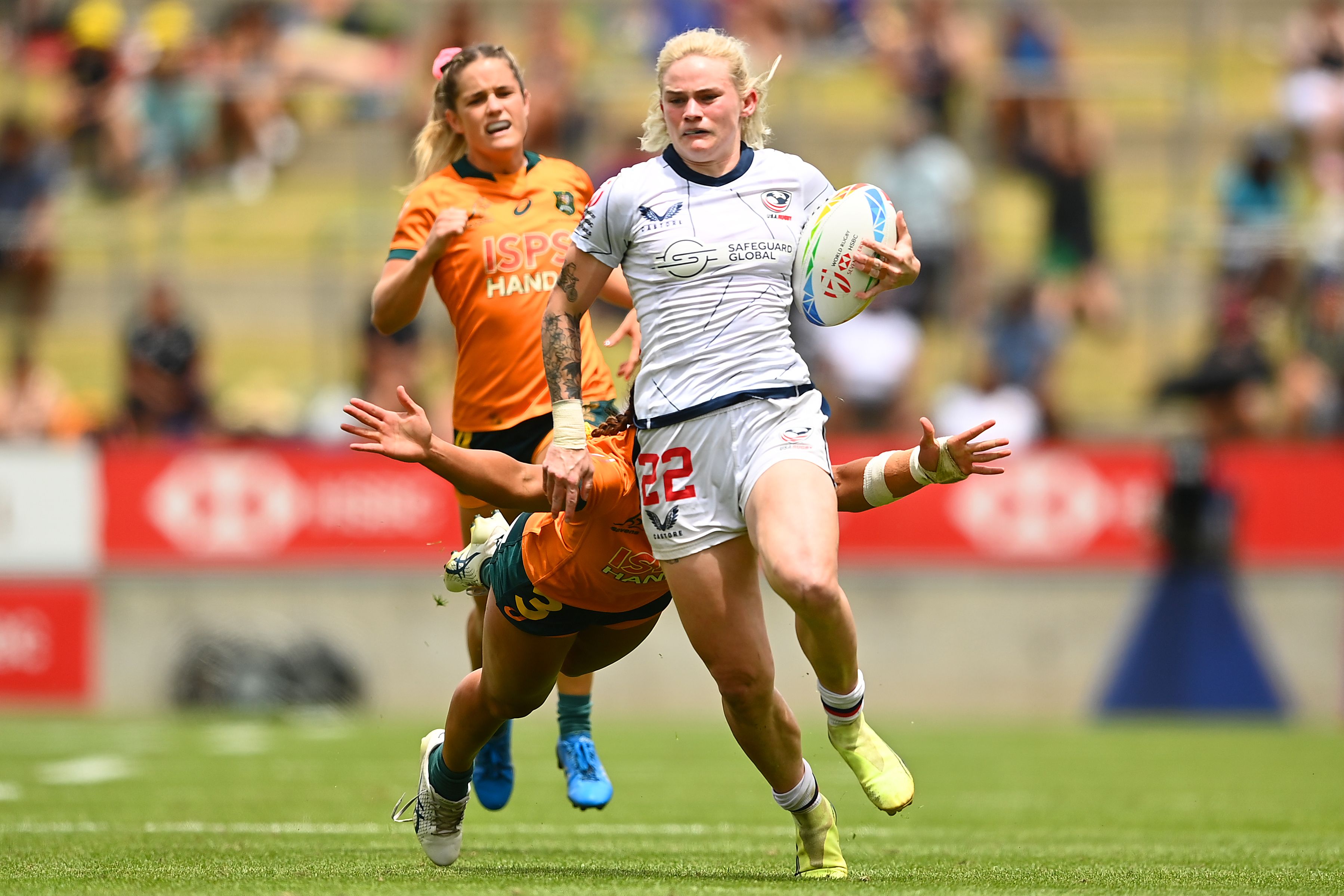 Sammy Sullivan of the United States makes a break before scoring a try during the 2023 HSBC Sevens match between Australia and the United States at FMG Stadium on January 22, 2023 in Hamilton, New Zealand. (Photo by Hannah Peters/Getty Images)