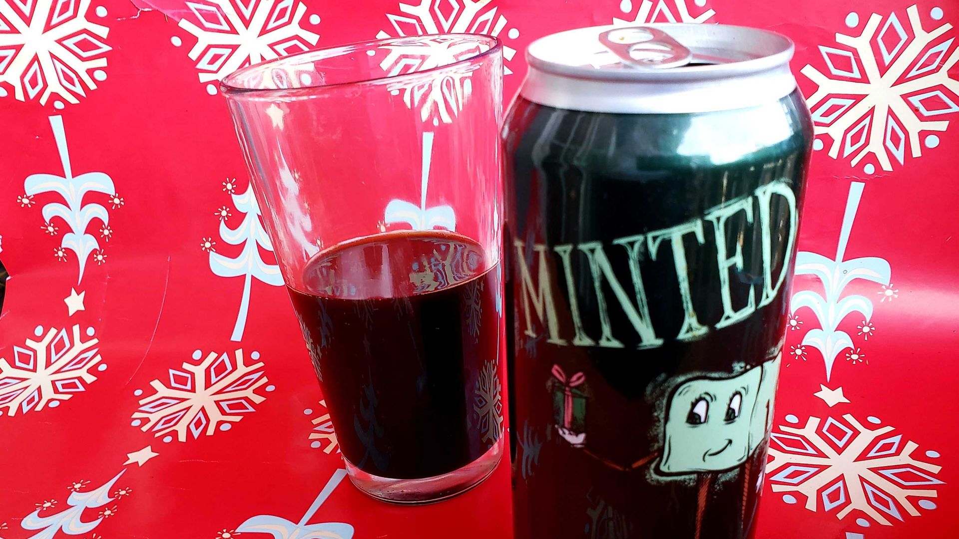 A photo of a glass of beer. 