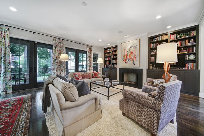 2413 Commonwealth Ave, living room