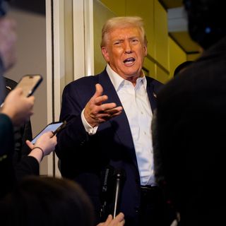 Thousands of air traffic controllers left out of Trump's shutdown bonus checks