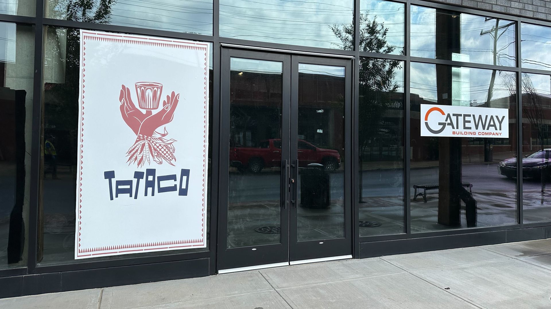 A sign that says Tataco