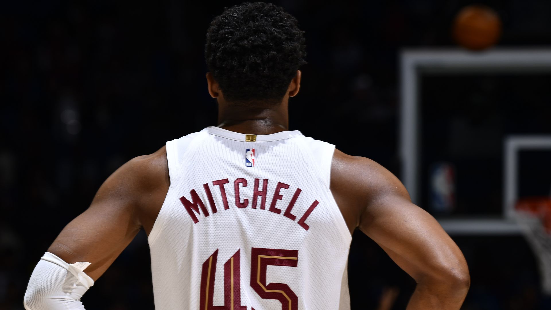 The Cavs Donovan Mitchell in white jersey from the back. 