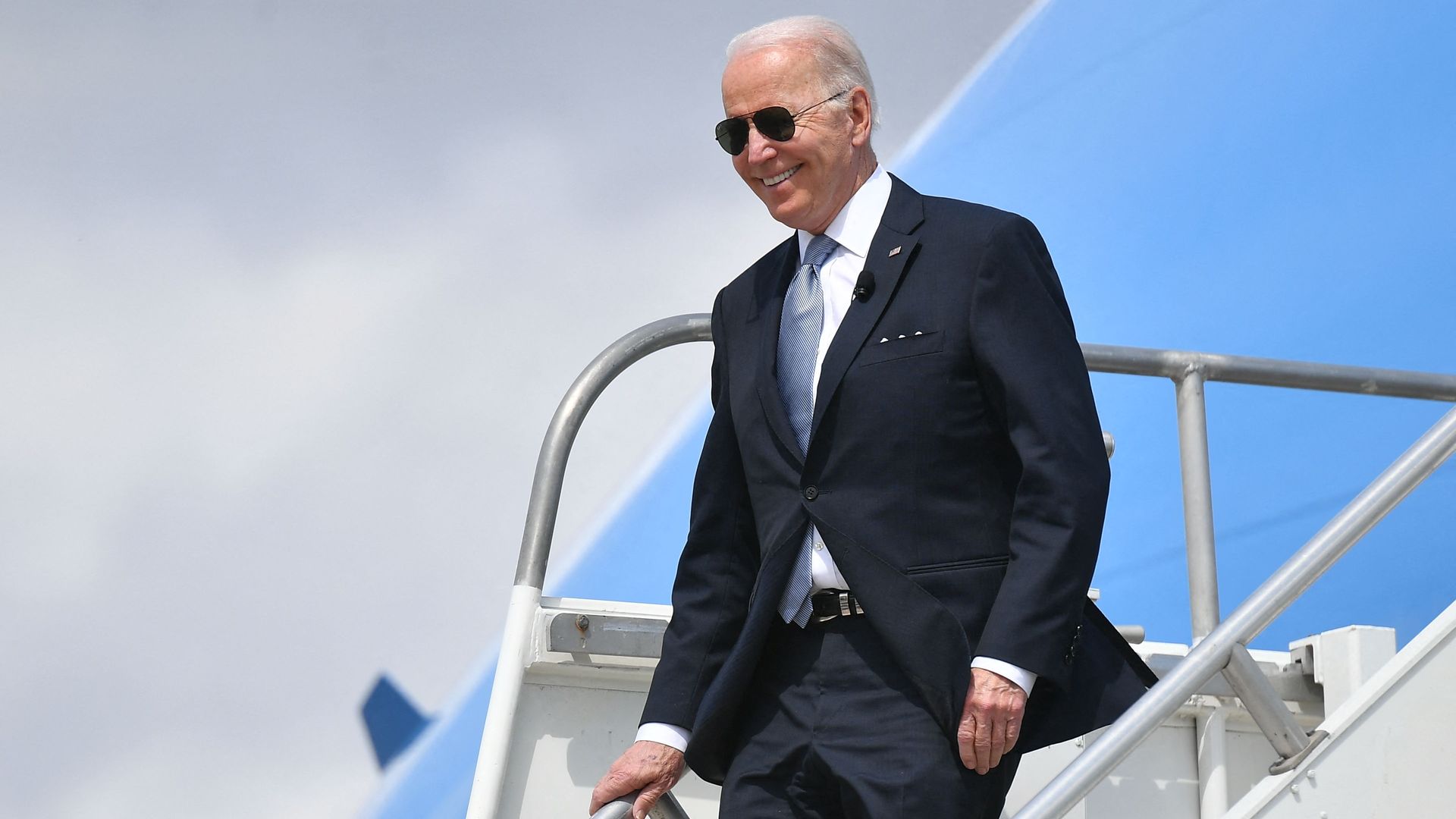 President Biden is seen deplaning from Air Force One in Portland, Ore.
