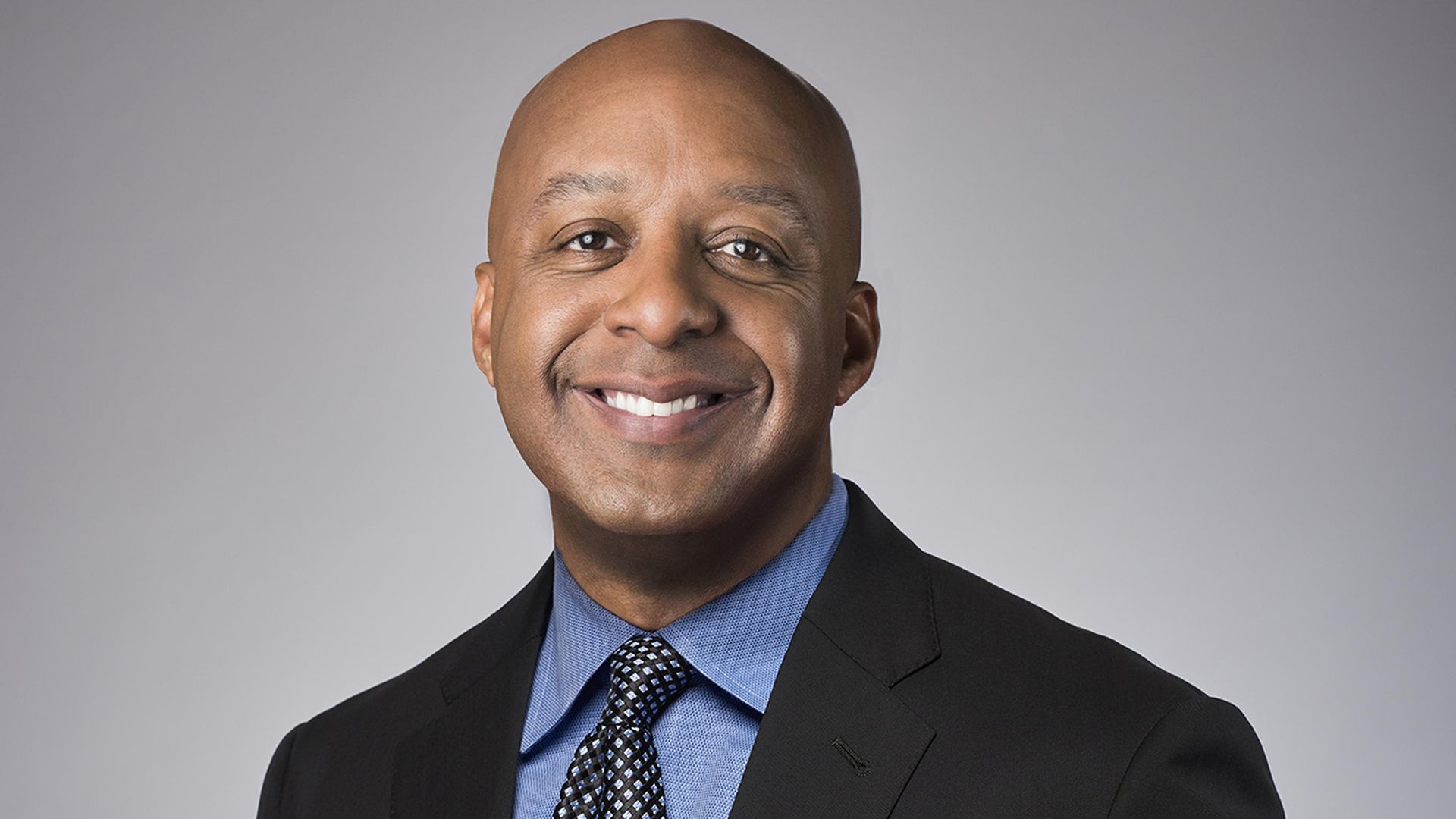 picture of Lowe's CEO Marvin Ellison in a suit with a blue shirt and dark blue blazer