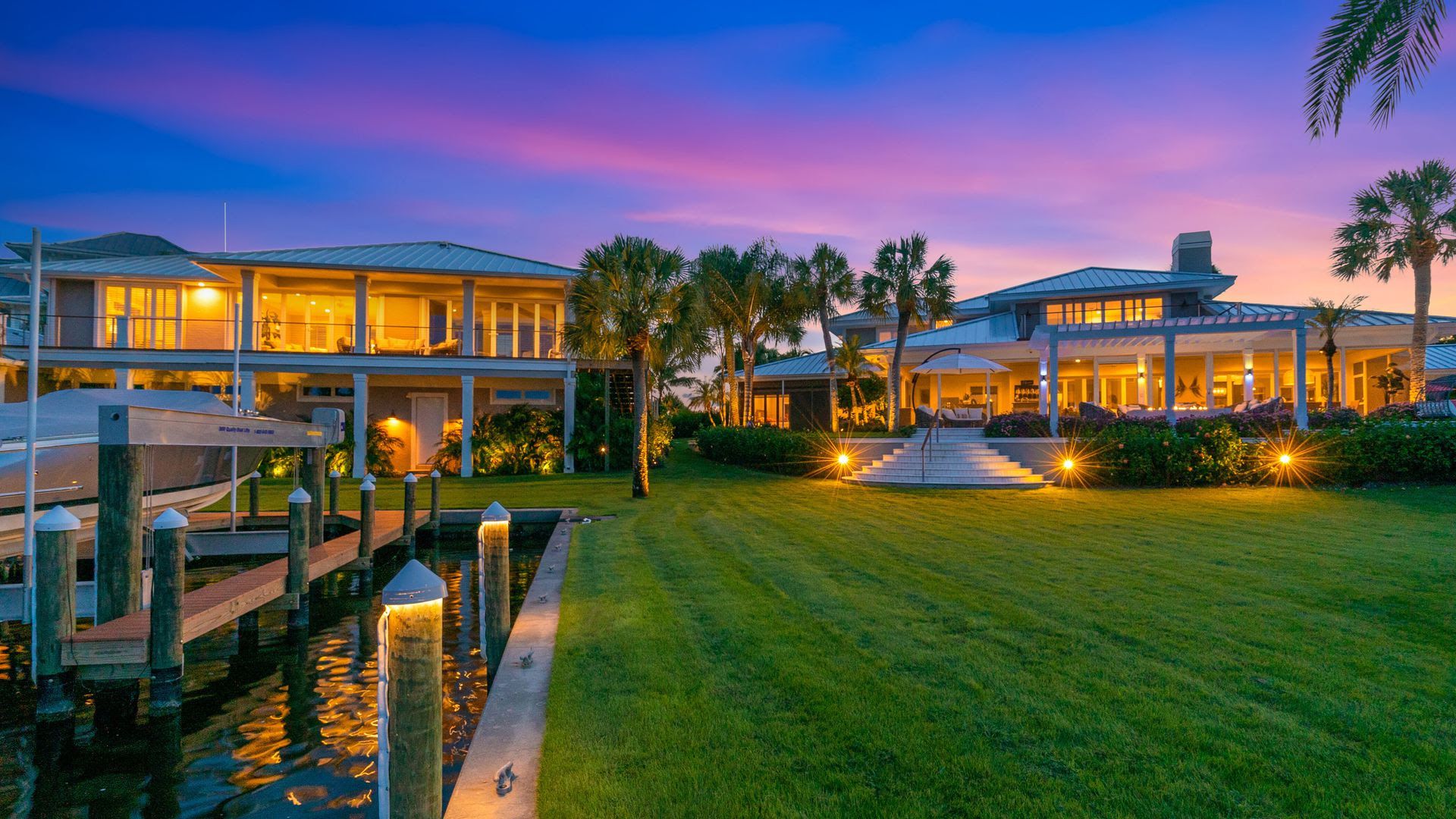 A photo of the front yard of a house listed for sale in Casey Key. 
