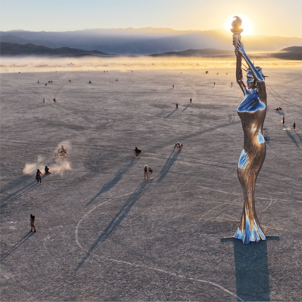 Aurora unveils mirrored 'Liberty' statue - Axios Denver