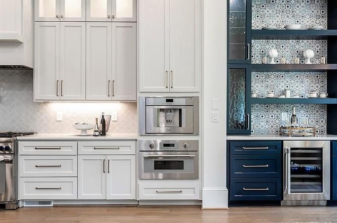 1144 Coddington Pl wet bar