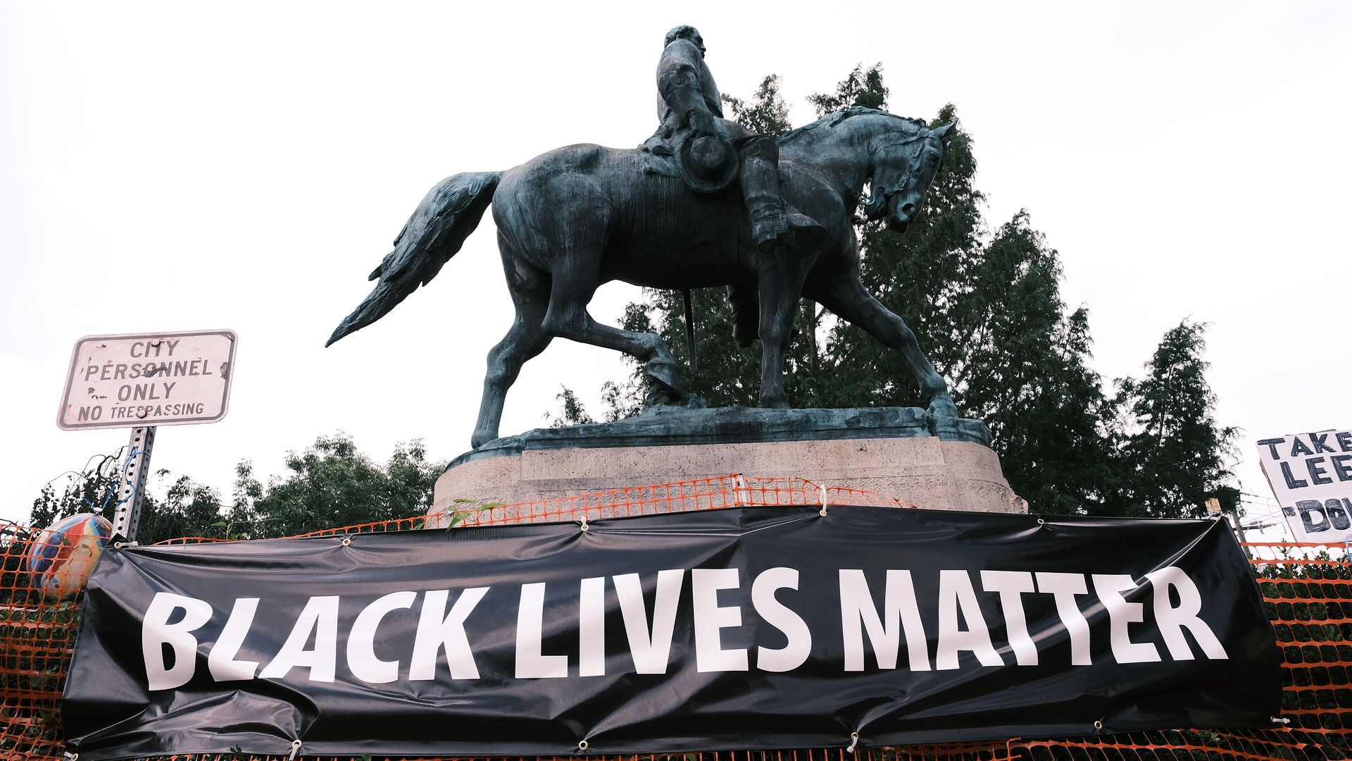 The statue of Robert E. Lee in Charlottesville, Virginia with a banner that reads "Black Lives Matter"