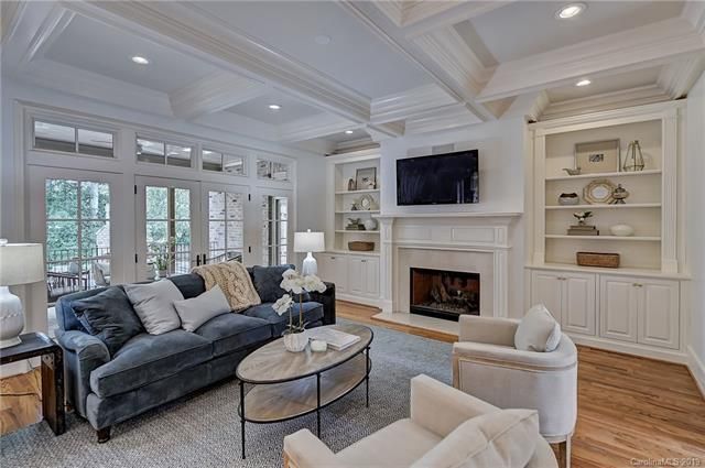 3919 Abingdon Road living 