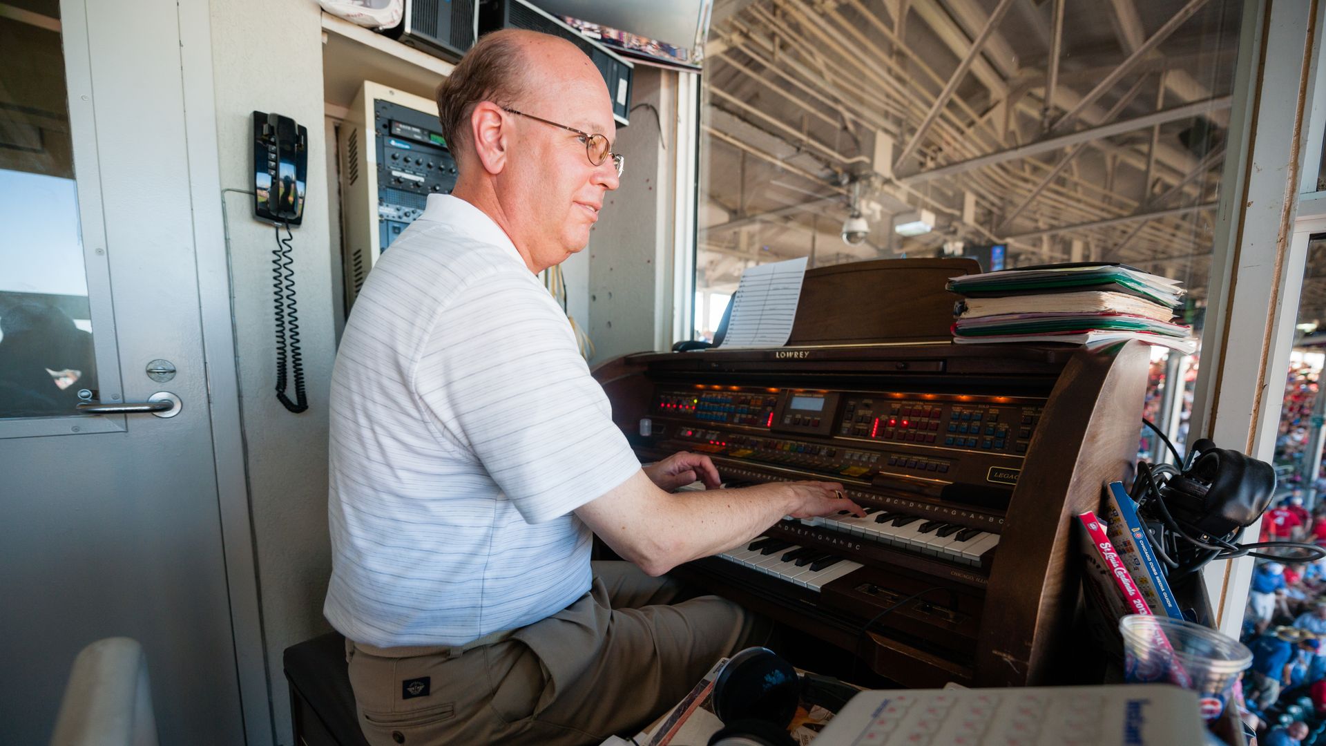 Organ player
