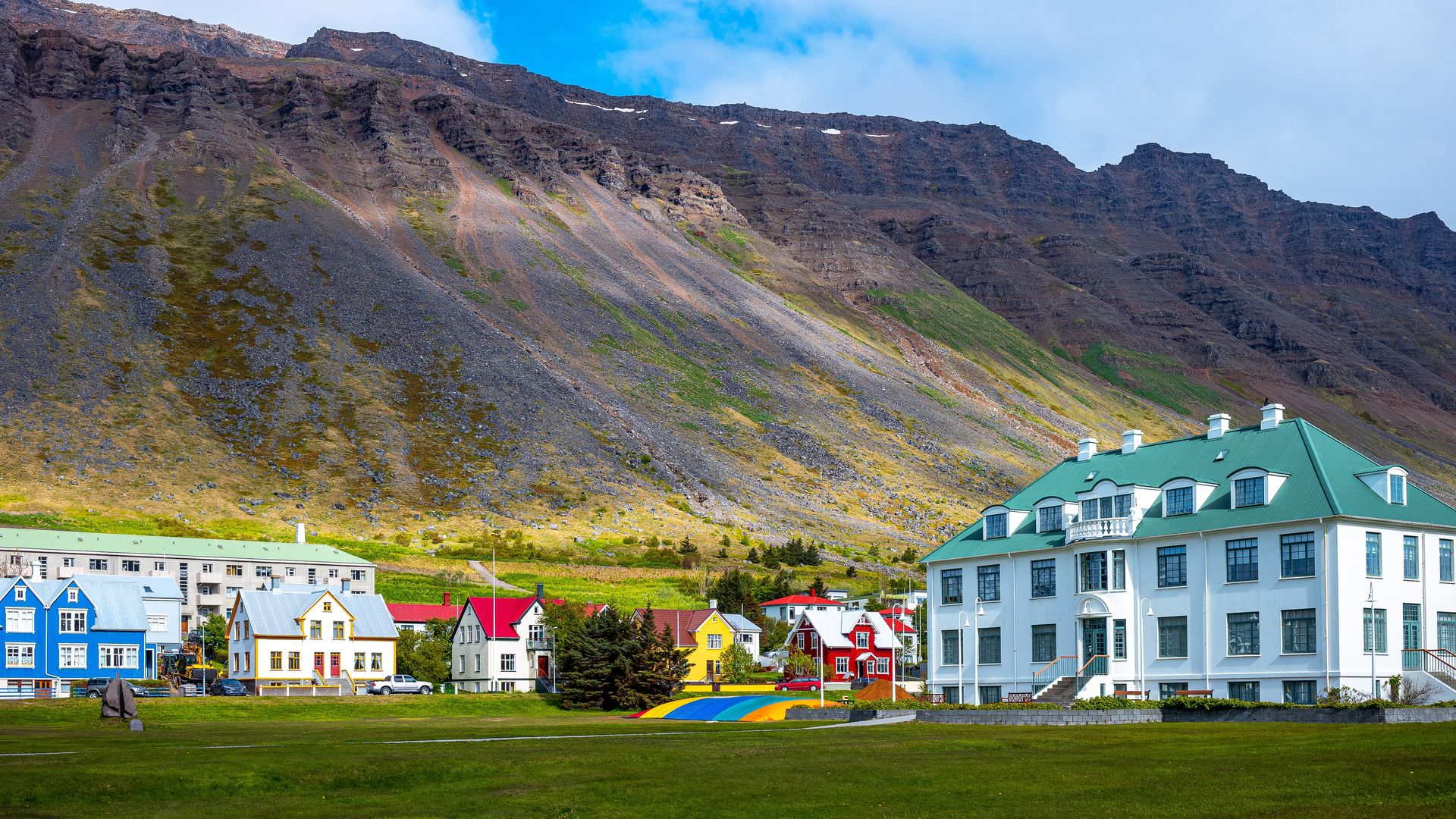 Photo of the town of Isafjordur in Iceland, where the climate is more temperate because of the influence of warm Gulf Stream current