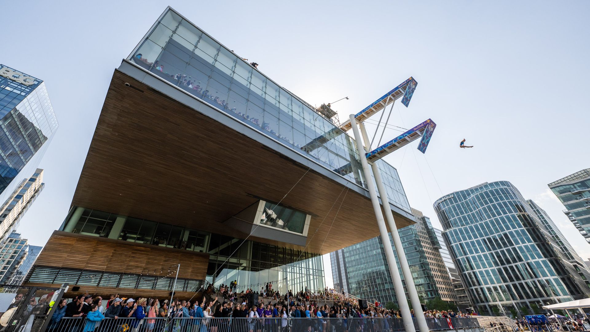 Eleanor Smart of the USA dives from the 21-meter platform at the roof of the ICA building in front of a large crowd. 
