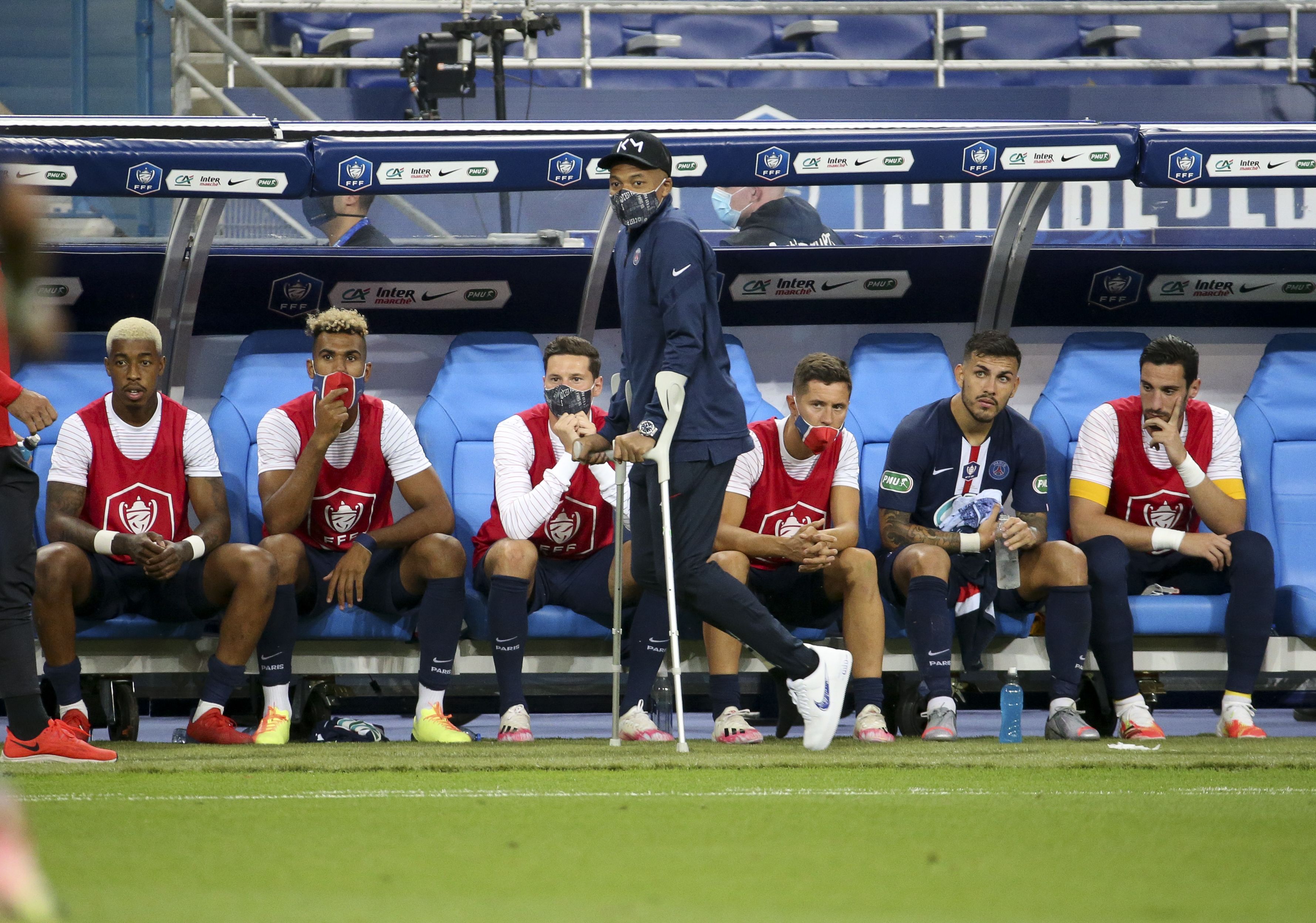 kylian mbappe on crutches