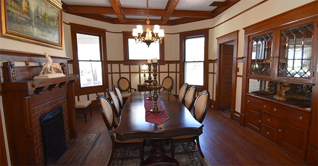 dining-room-in-historic-home