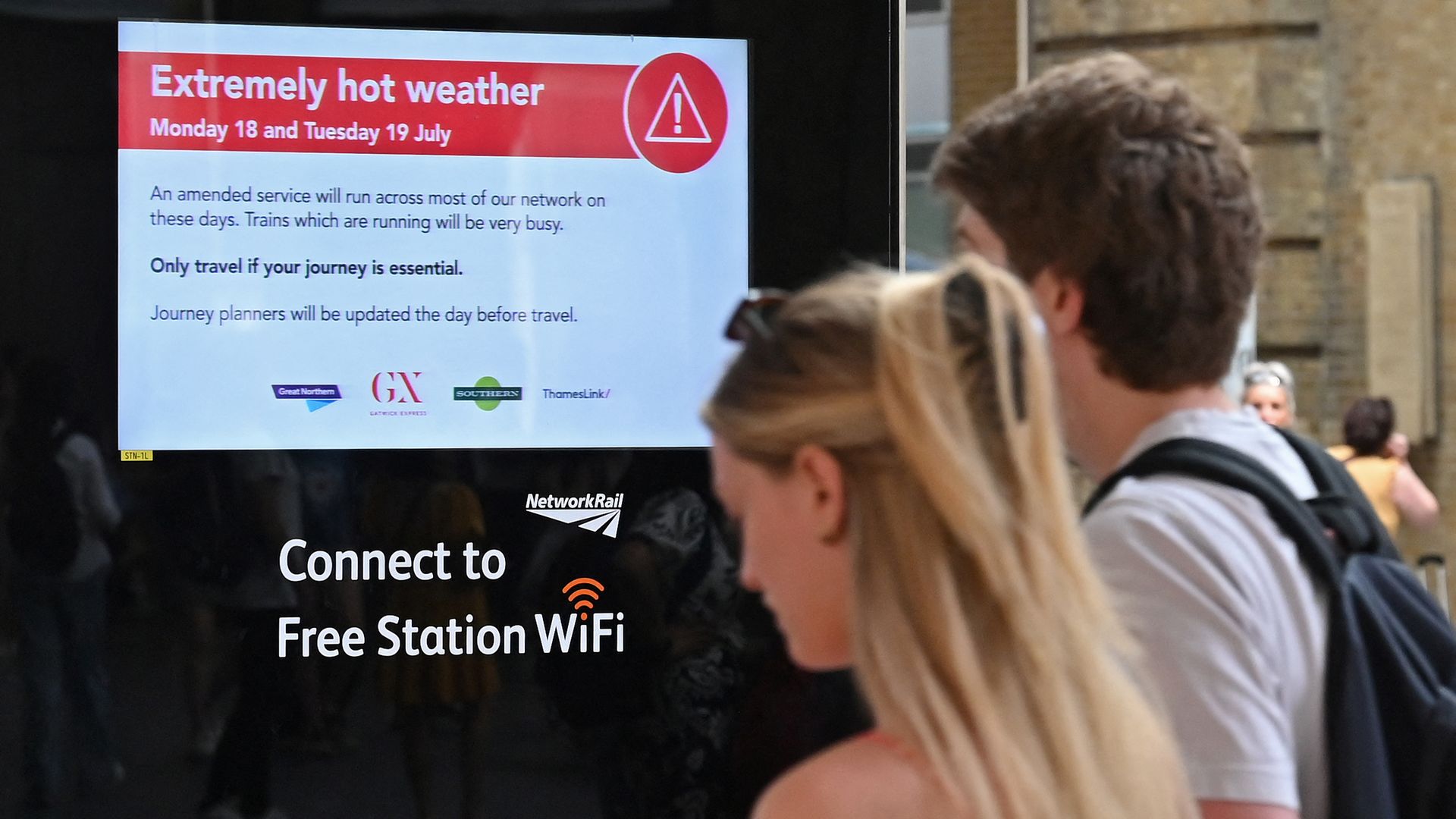 A heat warning sign at a train station in London.