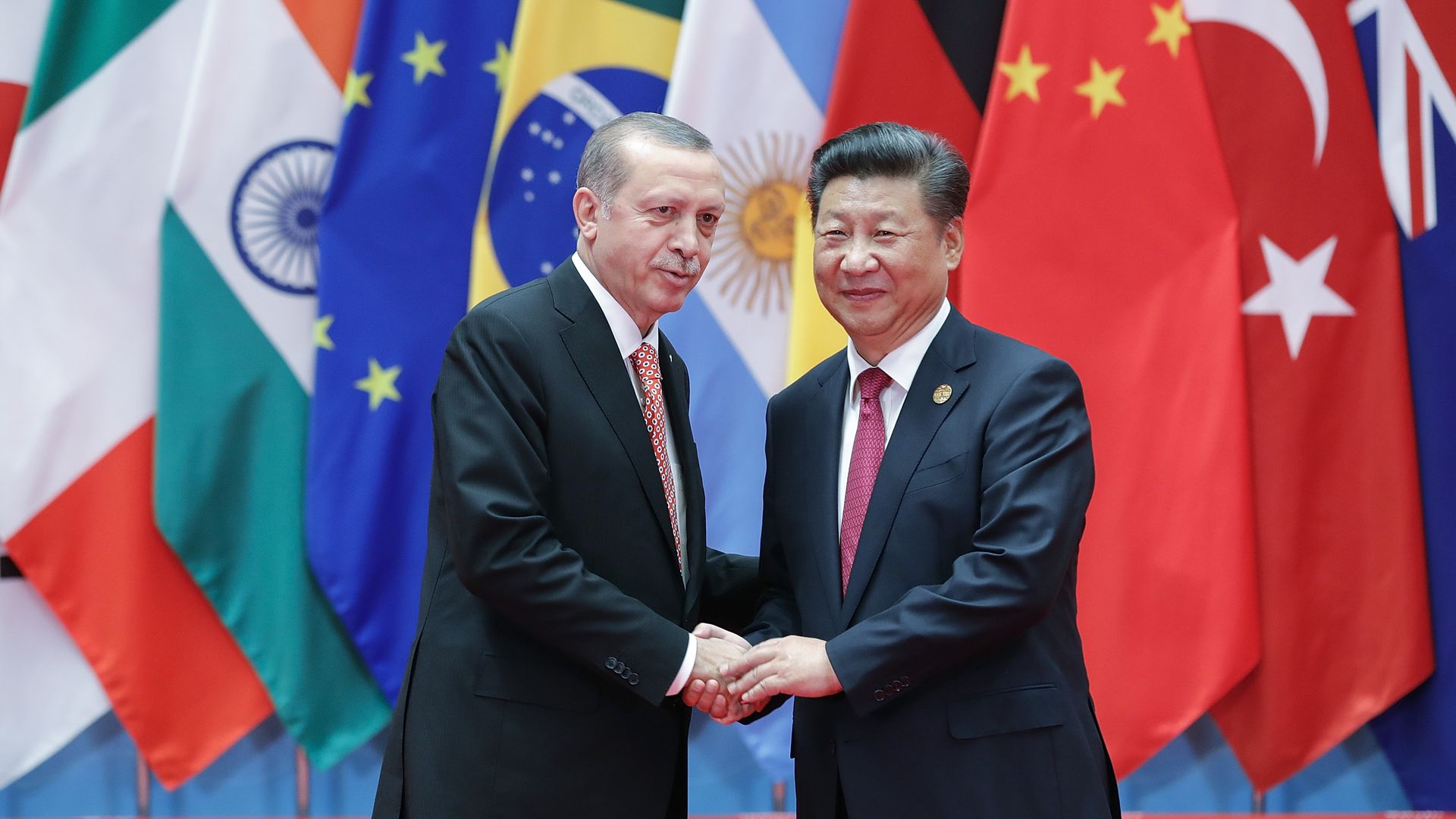 Photo of Erdogan and Xi shaking hands.