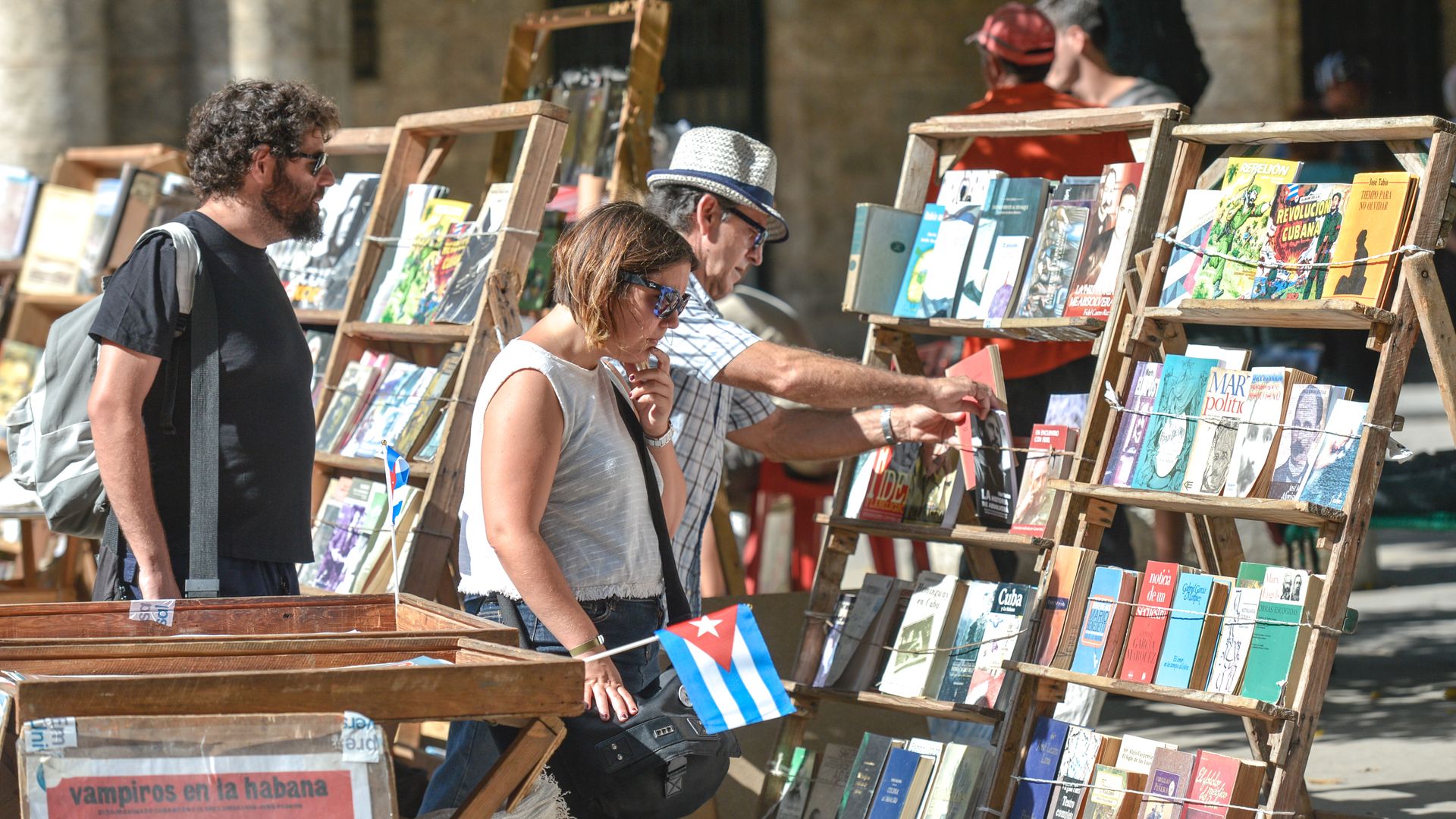 A street stand with books, posters, suvenirs and memorabilia for sale, in Havana's city center.