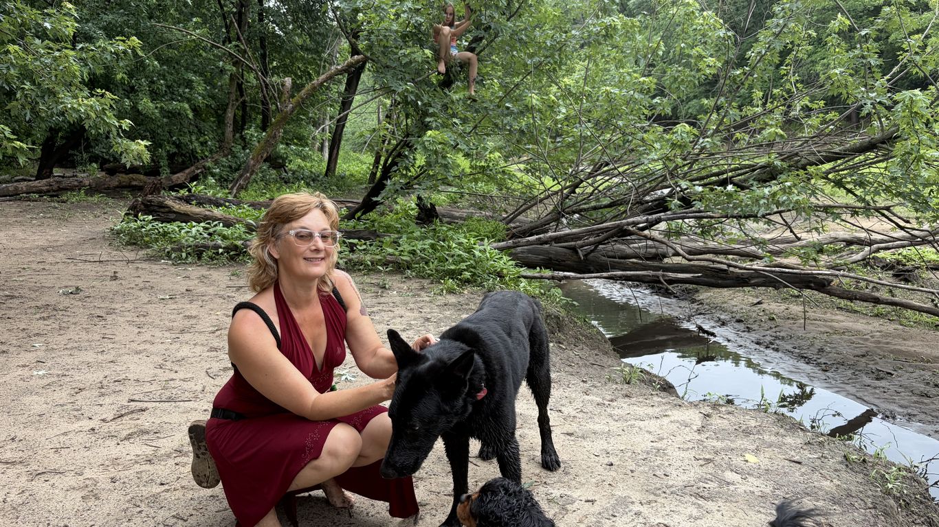 Dog park users mobilize to save Minnehaha off-leash area