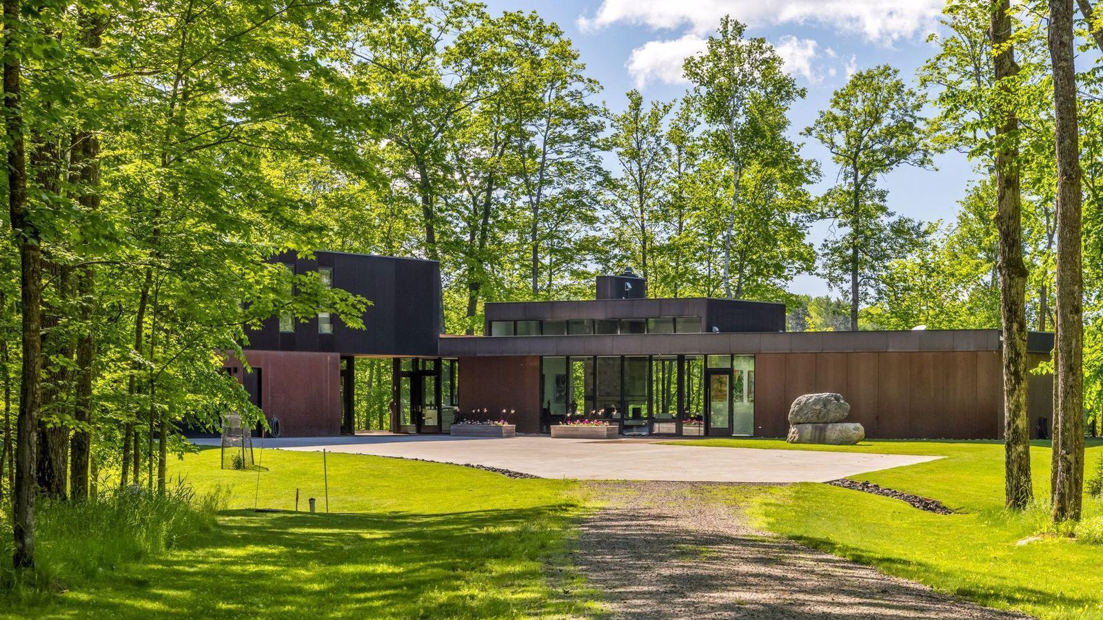 Luxury northern Minnesota cabin with Twin Lakes views listed at 5.1