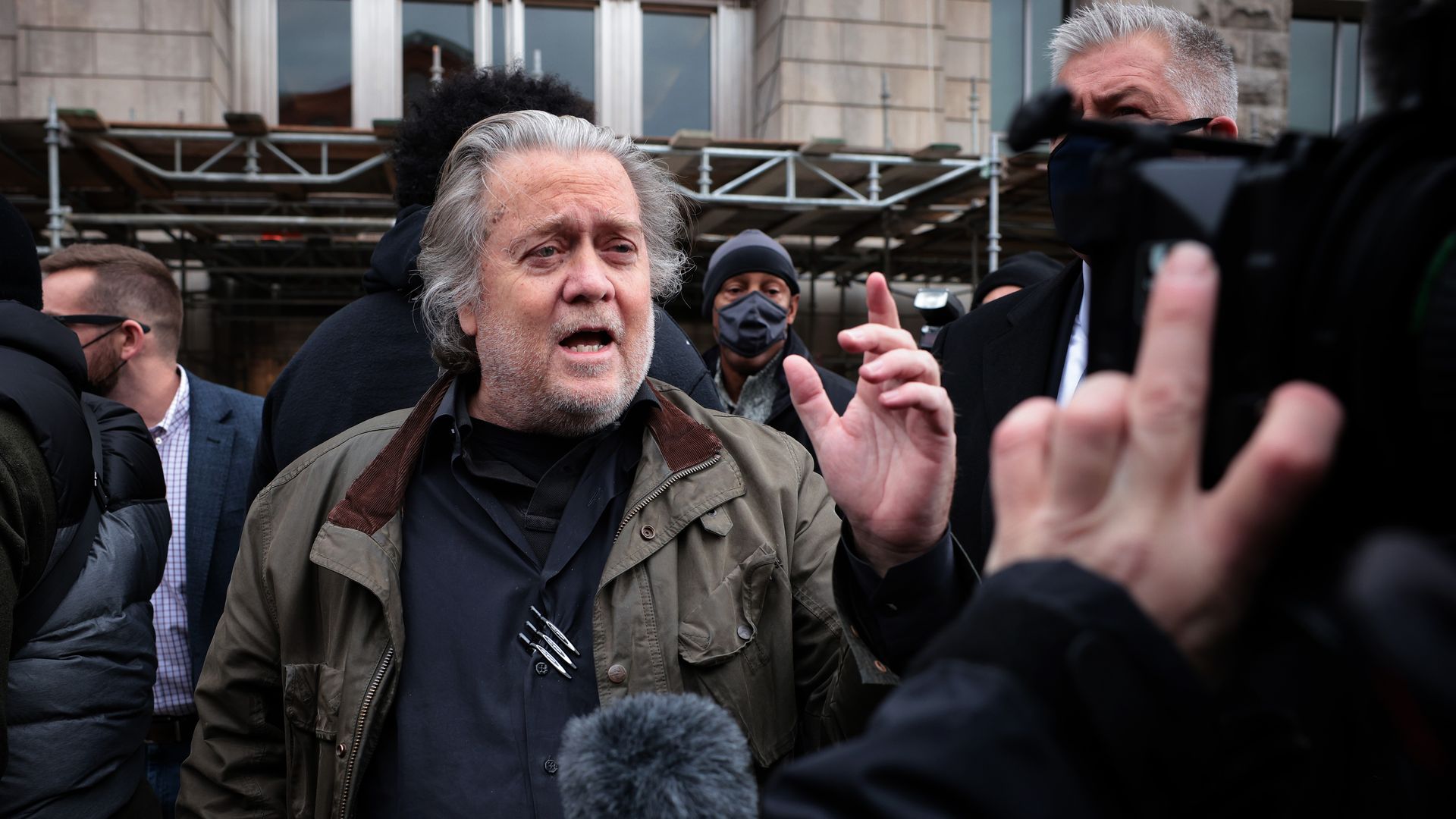  Former Trump Administration White House advisor Steve Bannon gives a brief statement as he arrives to turn himself in at the FBI Washington Field Office on November 15, 2021 in Washington, DC. 