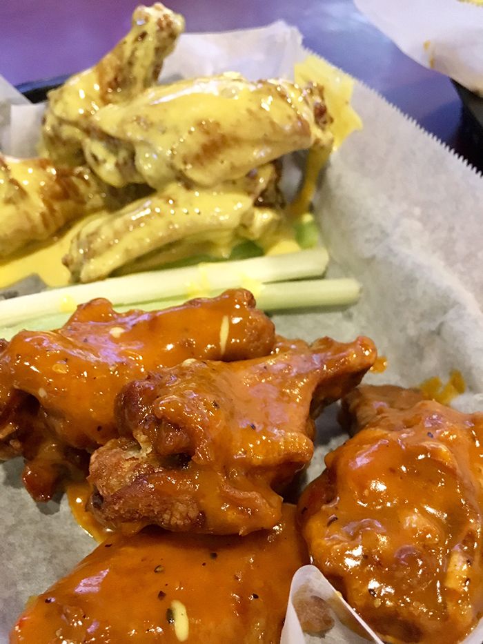 hot-wings-and-honey-mustard-wings-at-dd-peckers-charlotte