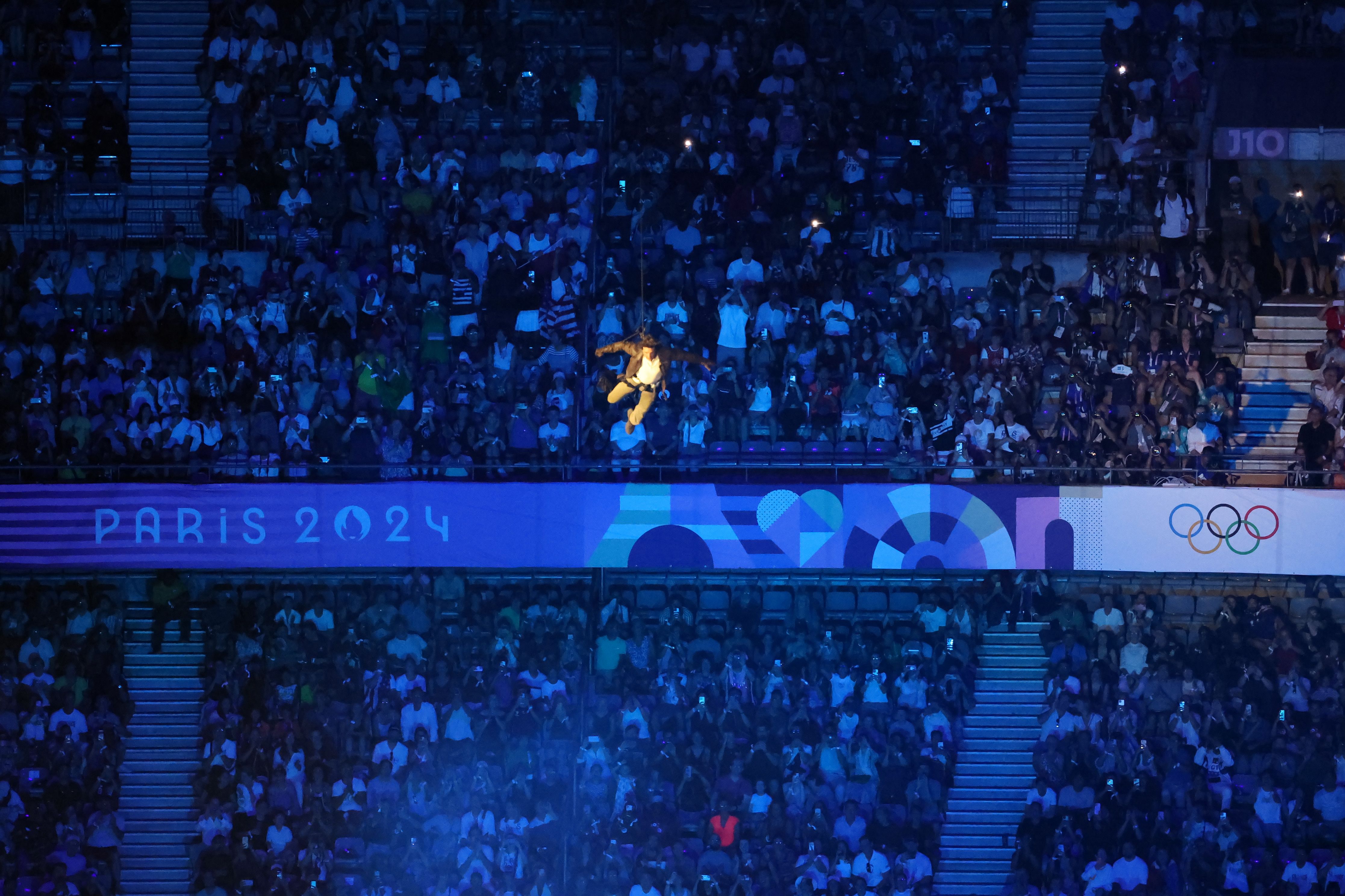 Tom Cruise Paris Games closing ceremony